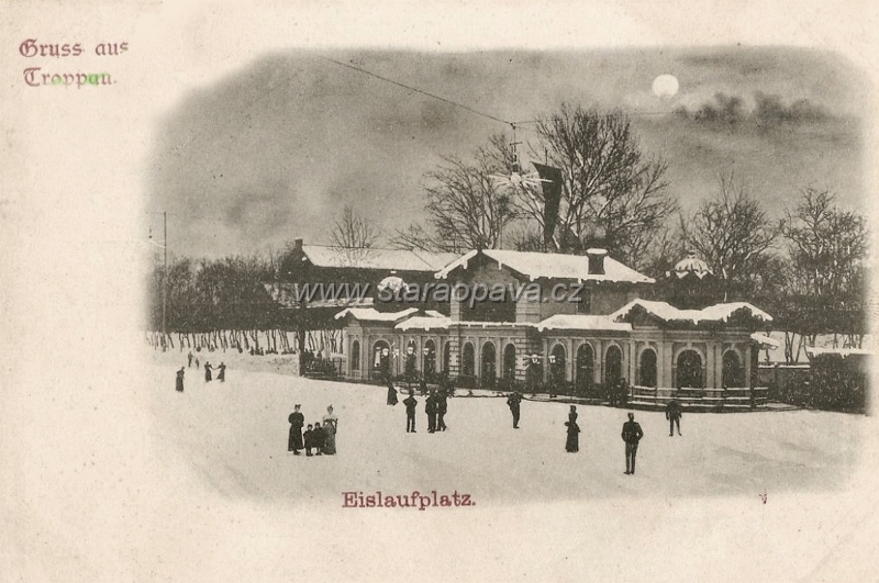 zameckyokruh (2).jpg - Stejna budova na pohlednici z konce 19.století, již bez zbouraného zámku.